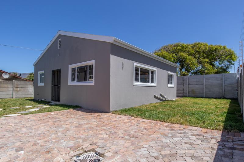 2 Bedroom Property for Sale in Retreat Western Cape